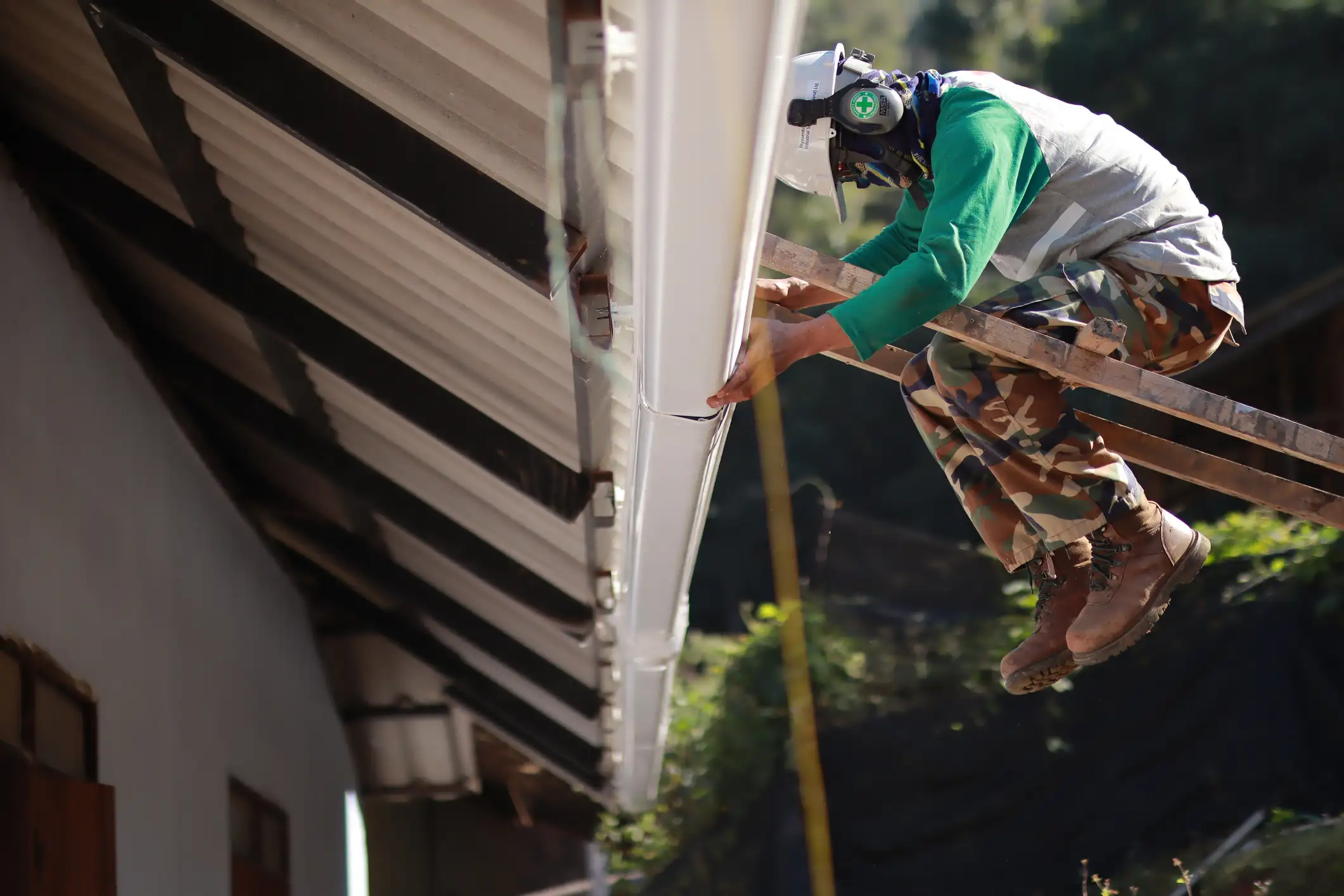 Choosing The Right Materials For A Durable Gutter Replacement in Oakland CA